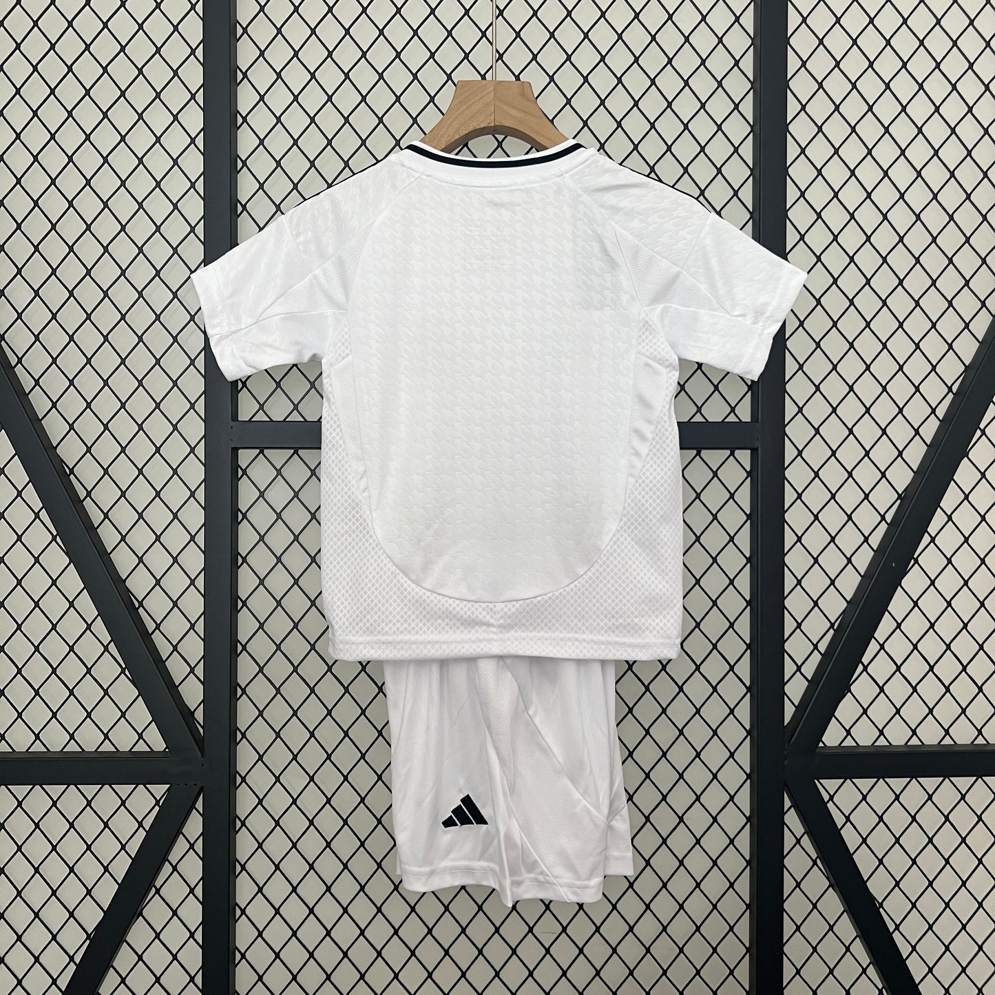 Conjunto niños Real Madrid Local 2024/25